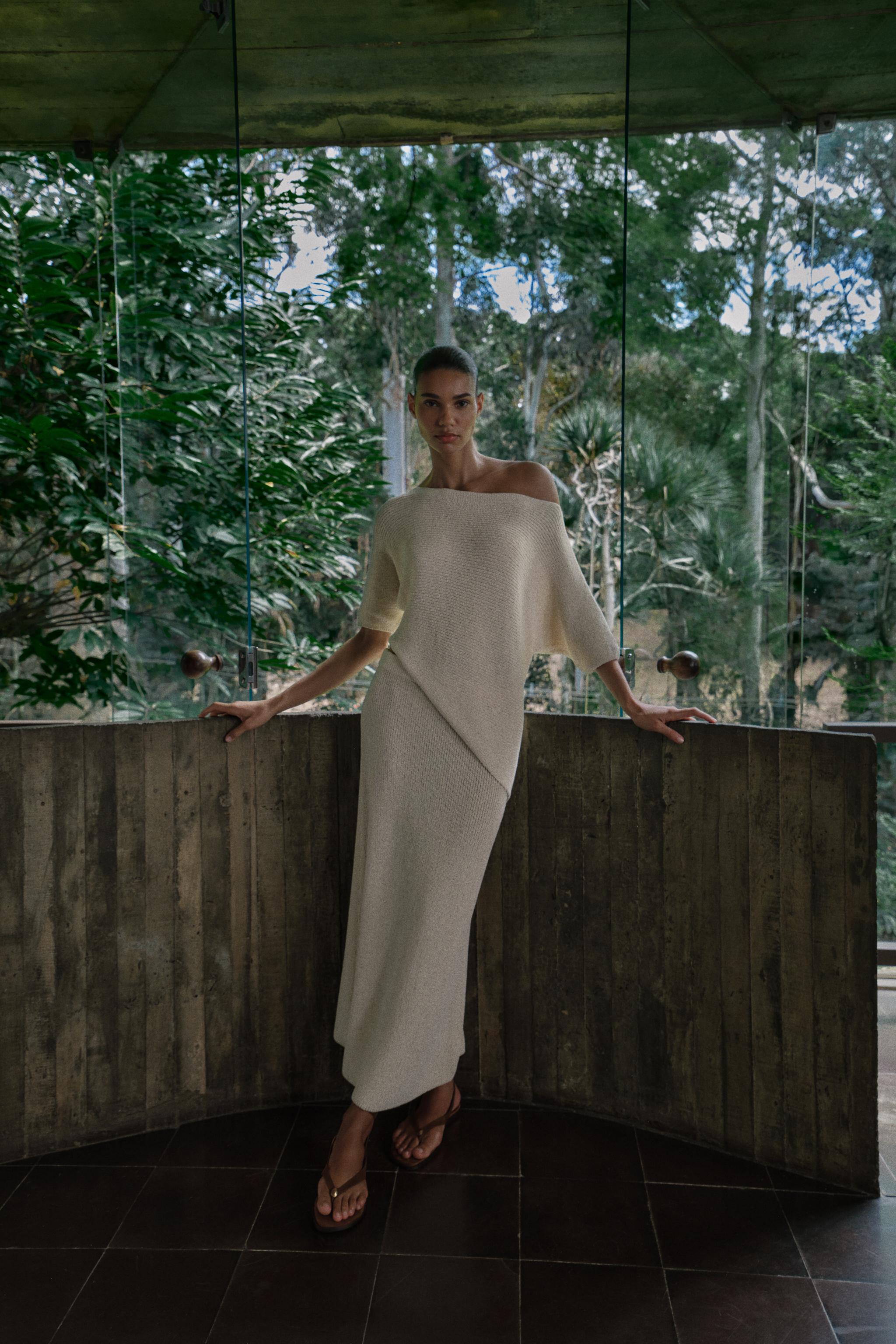 ASYMMETRIC KNIT TOP